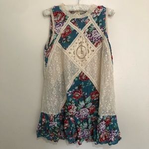 Beautiful Umgee Floral Diamond back Embroiled Eyelet Dress Size Small
